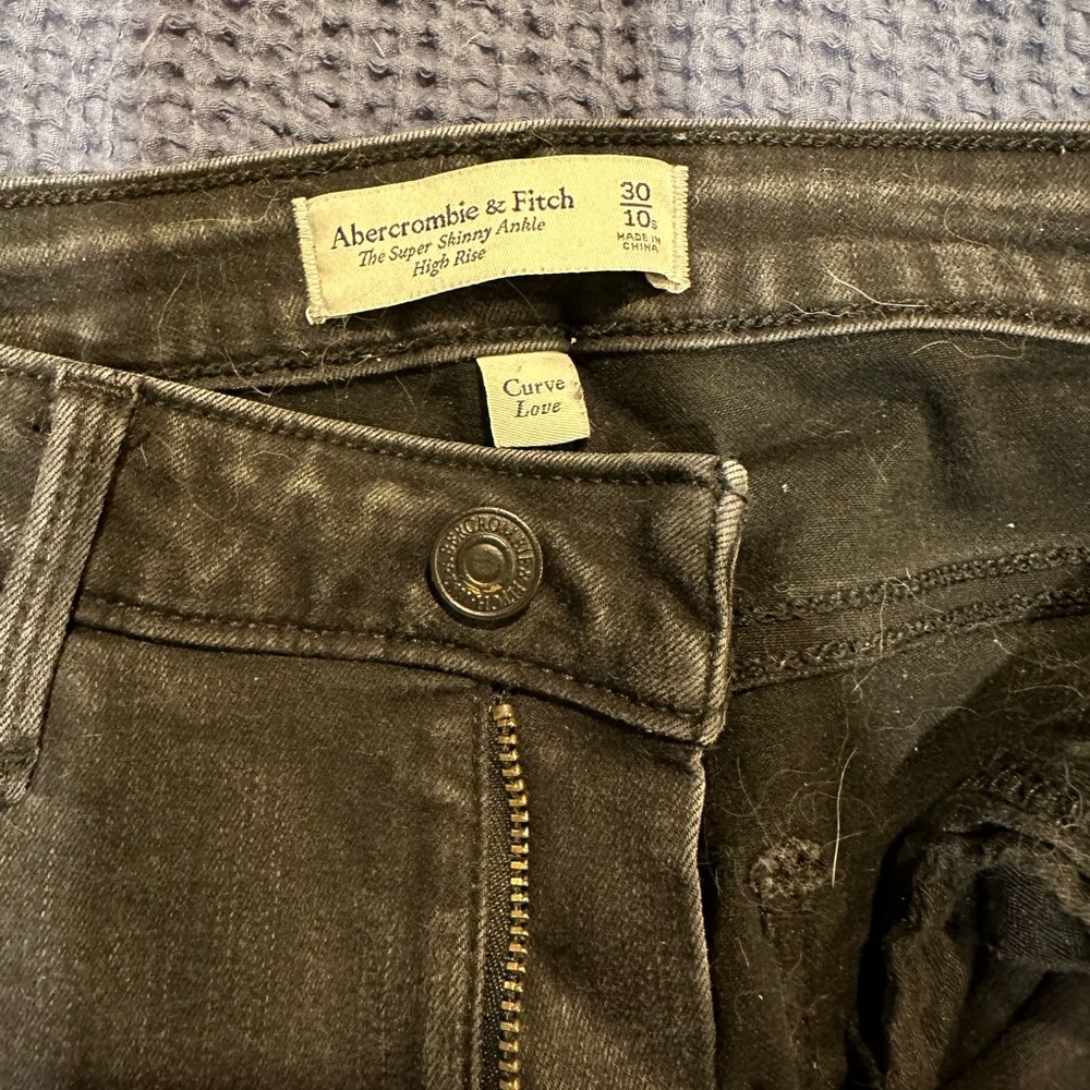Black Abercrombie & Fitch Curve Love. Super Skinny Ankle High Rise. Size 10s/30